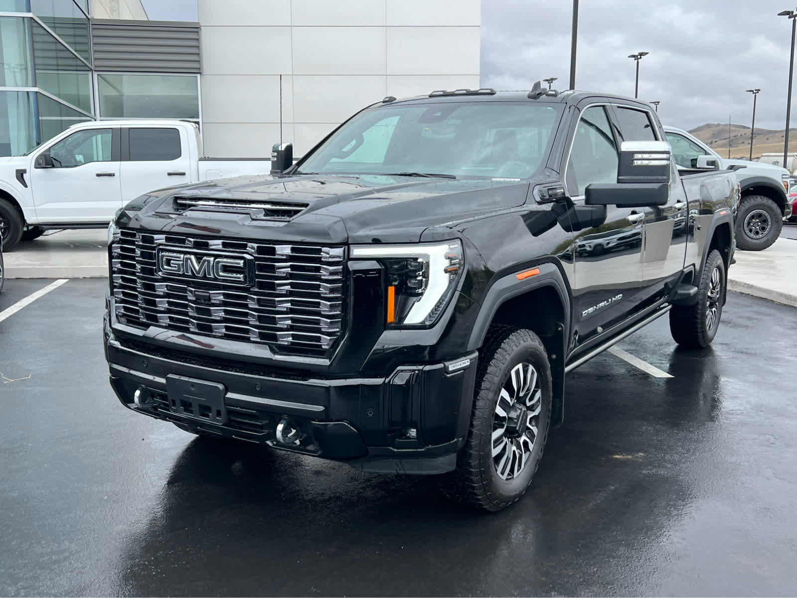 Used 2025 GMC Sierra 3500 Denali Ultimate AWD/4WD image 2