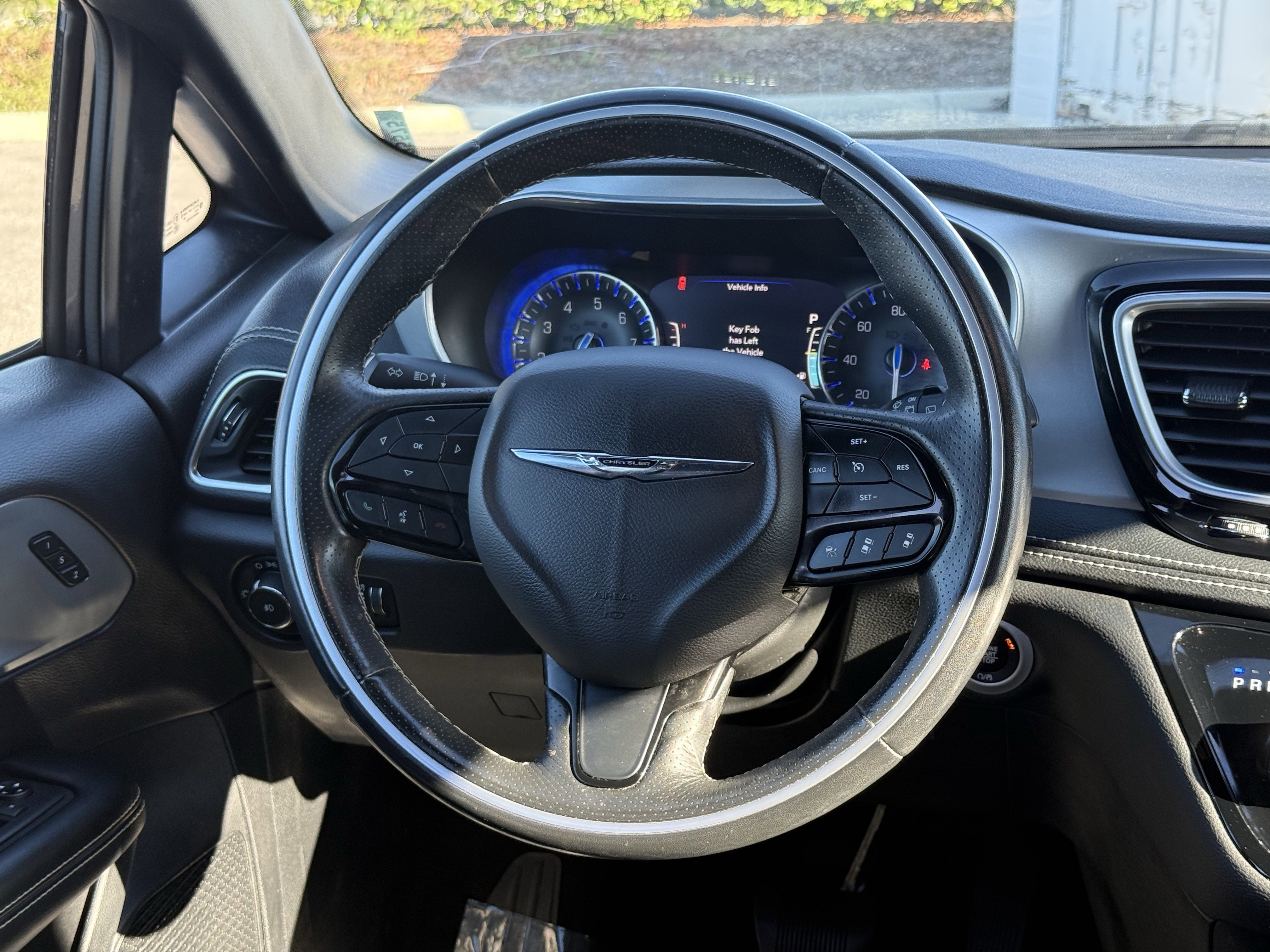 Used 2020 Chrysler Pacifica Limited w/ Advanced Safetytec Group image 18