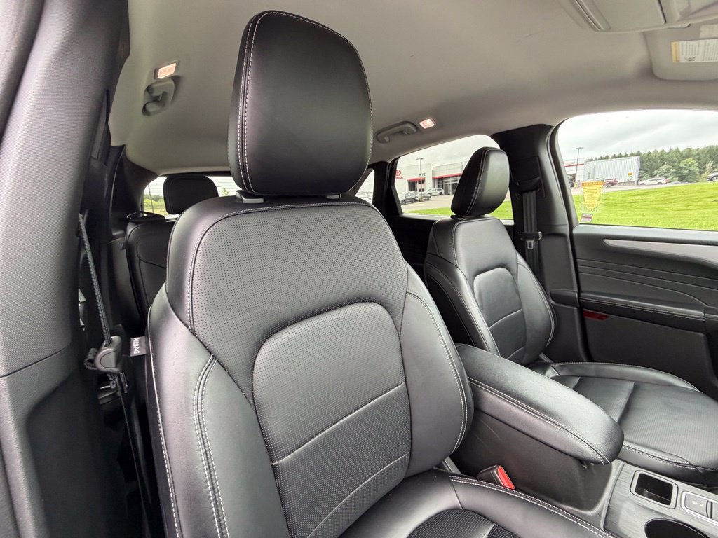 Certified 2025 Ford Escape Platinum AWD/4WD image 36