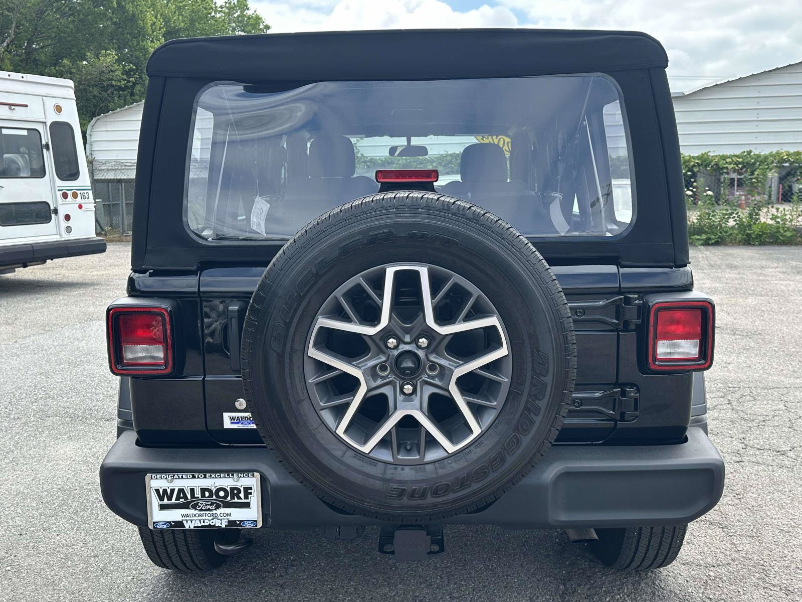 Used 2024 Jeep Wrangler Unlimited Sport AWD/4WD image 5