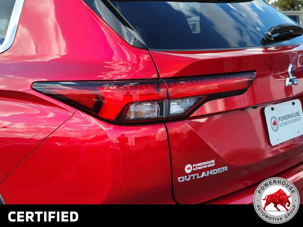 Used 2023 Mitsubishi Outlander SE image 12