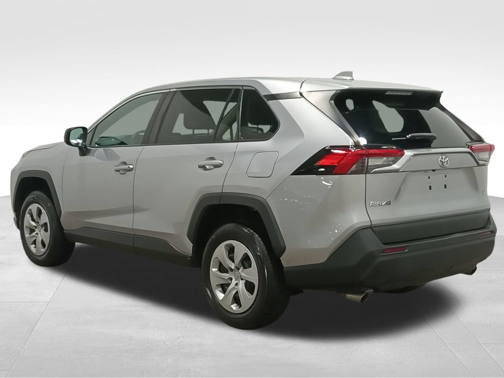 Used 2022 Toyota RAV4 LE FWD image 6