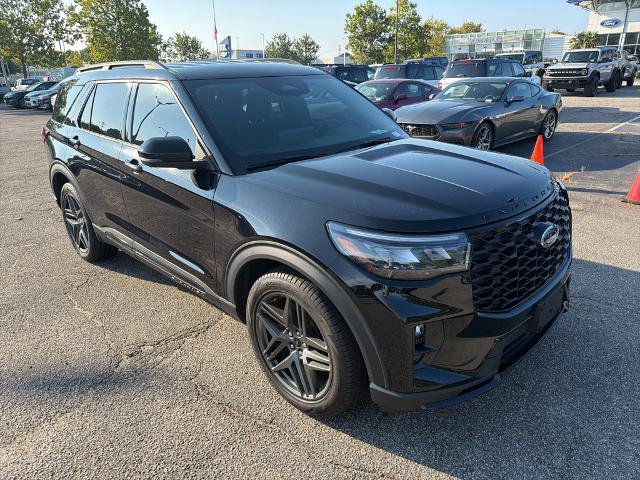 Certified 2025 Ford Explorer ST AWD/4WD image 3