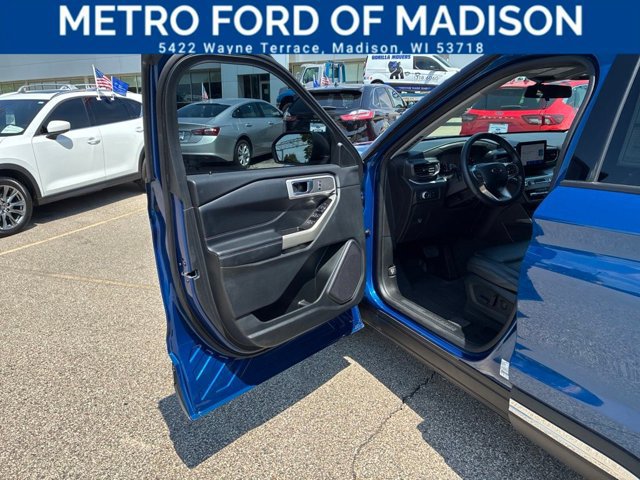 Certified 2022 Ford Explorer XLT w/ Equipment Group 202A AWD/4WD image 9