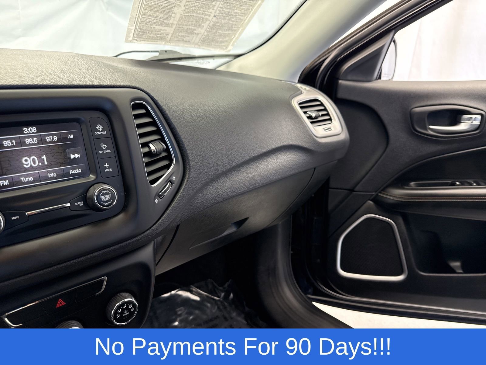 Used 2017 Jeep Compass Latitude image 18