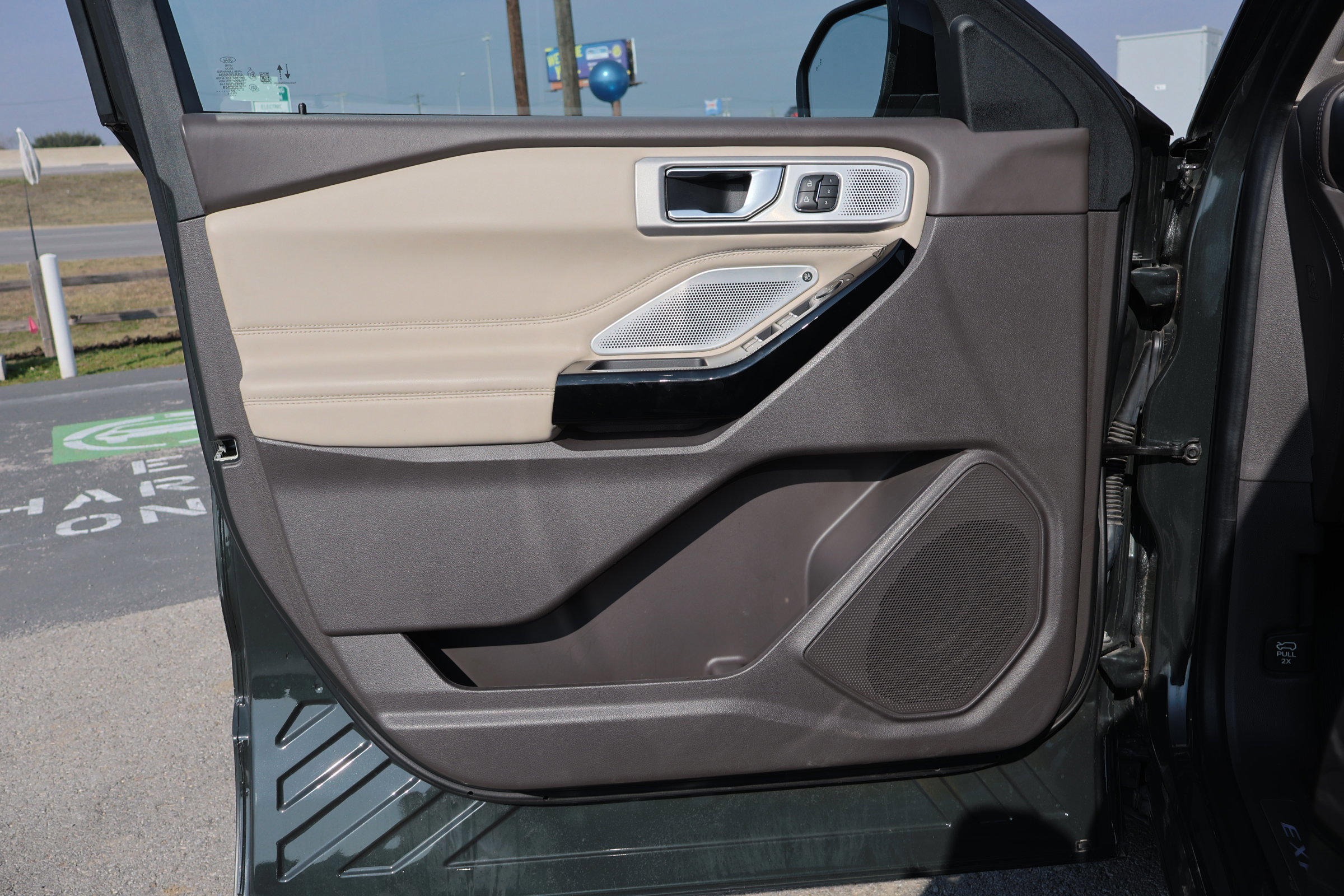 Certified 2022 Ford Explorer Platinum w/ Equipment Group 601A image 12