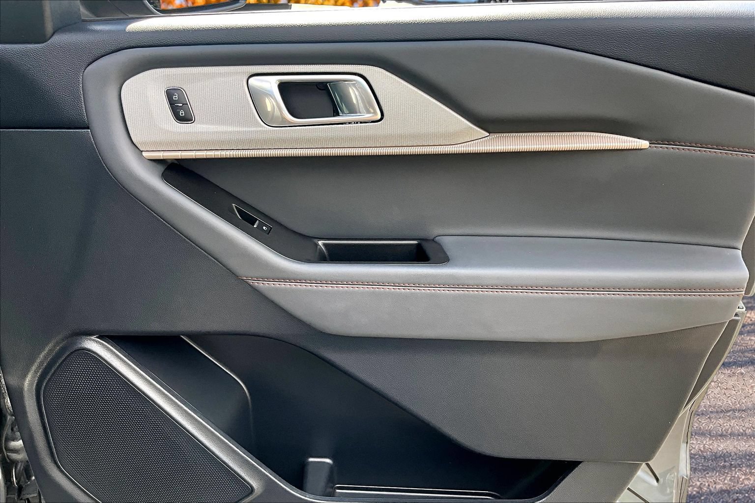 Certified 2025 Ford Explorer Active RWD image 22