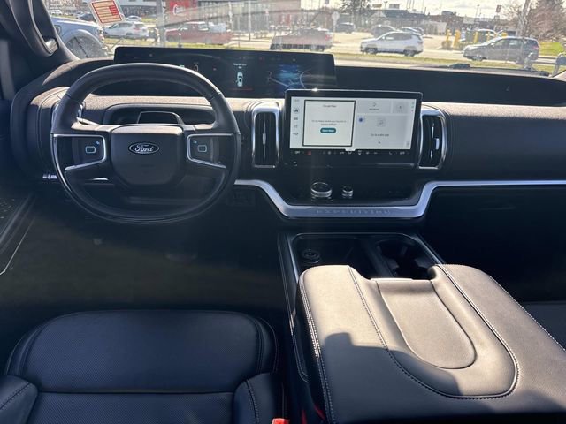 Certified 2025 Ford Expedition Platinum w/ Stealth Performance Package AWD/4WD image 17