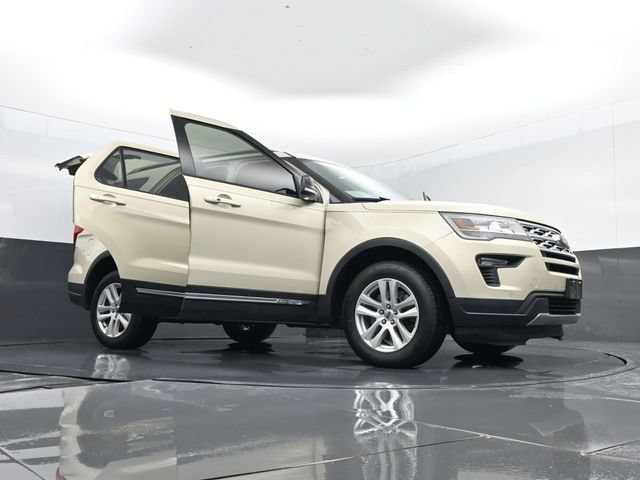 Certified 2018 Ford Explorer XLT w/ Equipment Group 202A AWD/4WD image 35