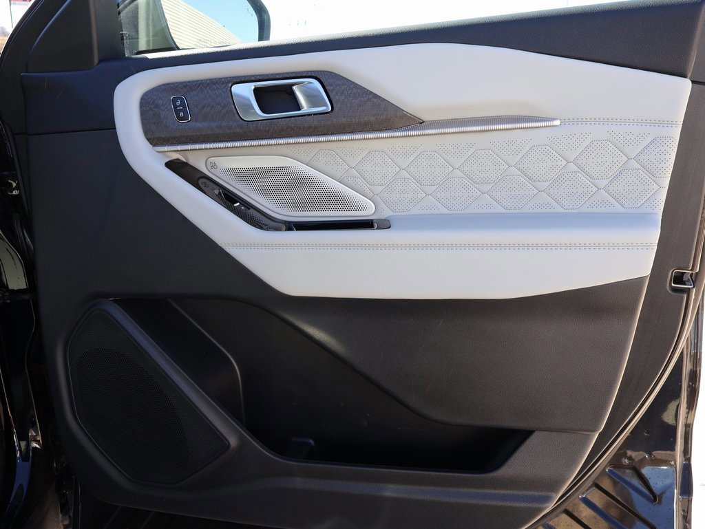 Certified 2025 Ford Explorer Platinum w/ LUX Leather Package image 8