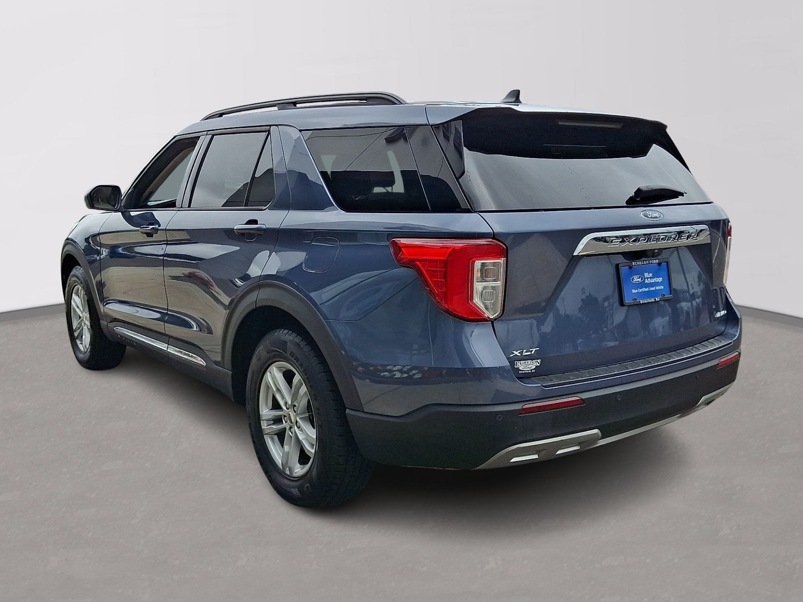 Certified 2021 Ford Explorer XLT w/ Equipment Group 202A AWD/4WD image 4