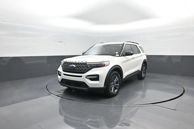Certified 2022 Ford Explorer XLT w/ Equipment Group 202A AWD/4WD image 4