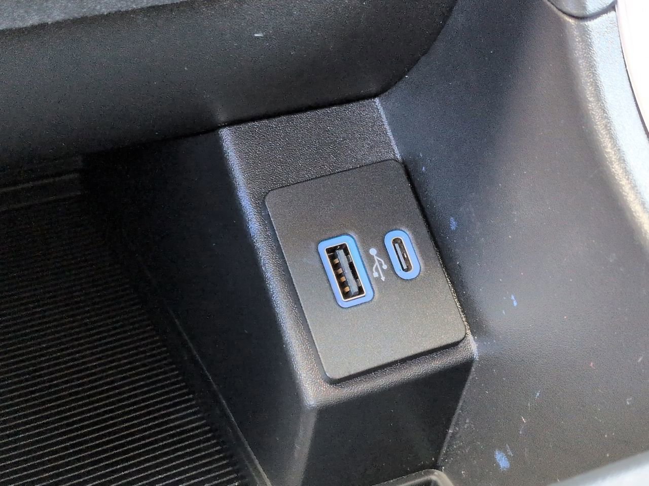 Certified 2022 Ford Edge SE w/ Black Appearance Package image 21