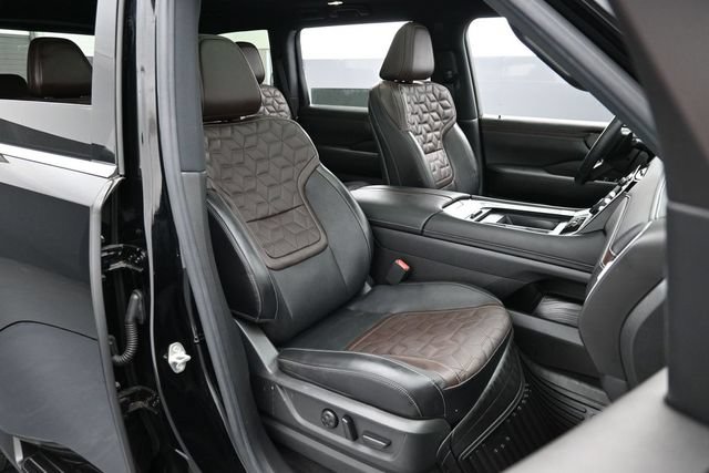Used 2025 Nissan Armada Platinum AWD/4WD image 32