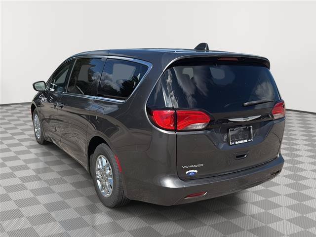 Used 2023 Chrysler Voyager LX FWD image 5