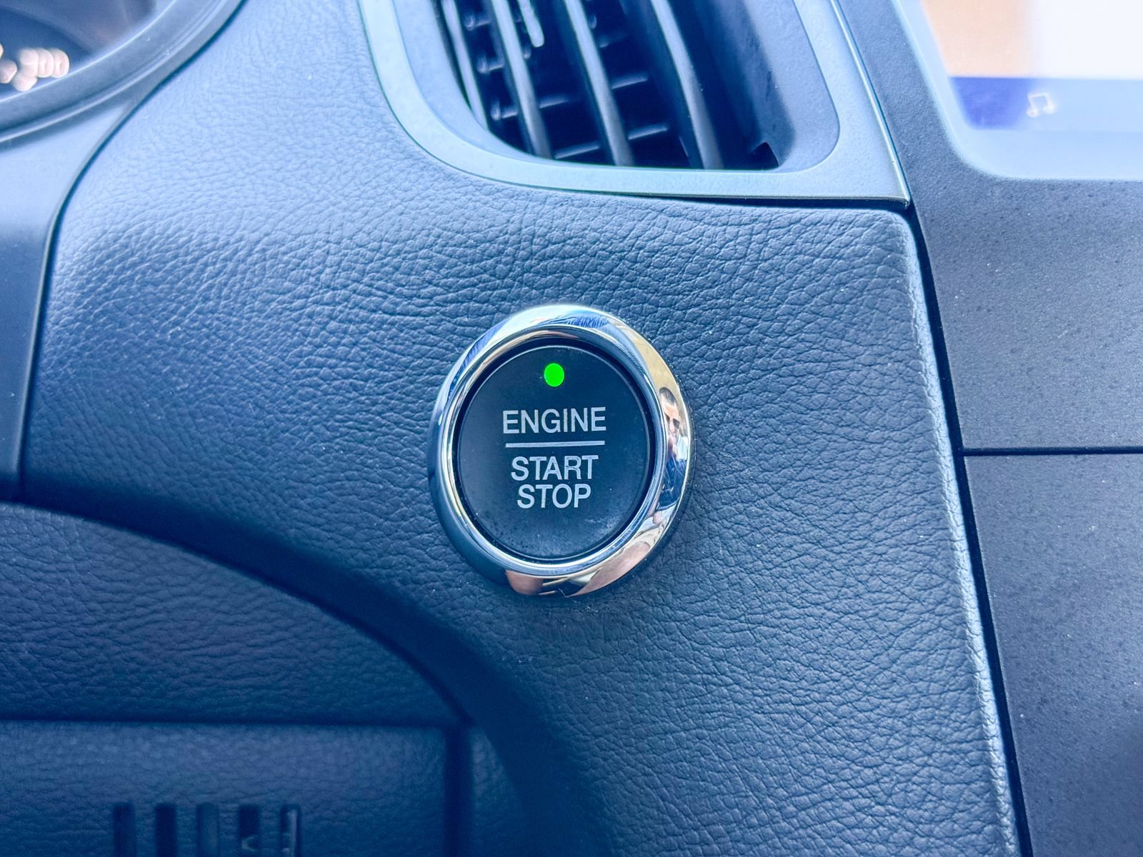 Certified 2020 Ford Edge SE FWD image 22