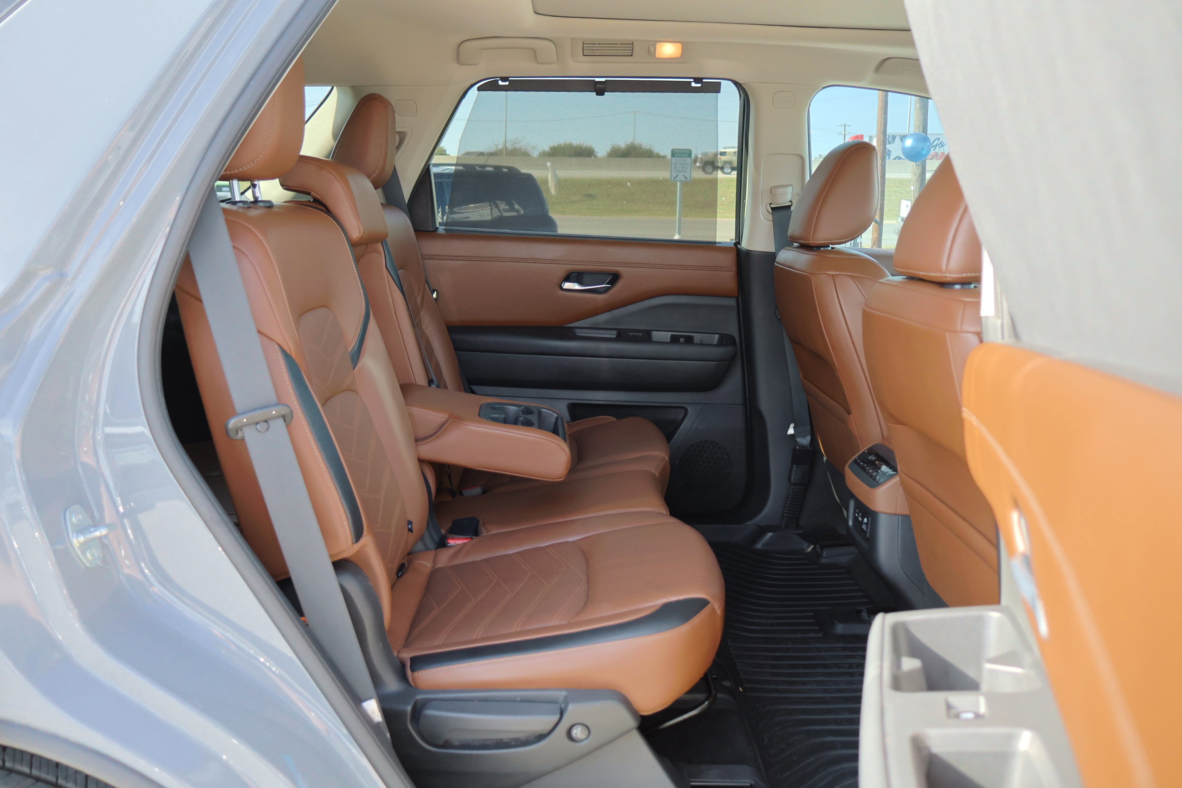 Used 2022 Nissan Pathfinder Platinum w/ Cargo Package image 42