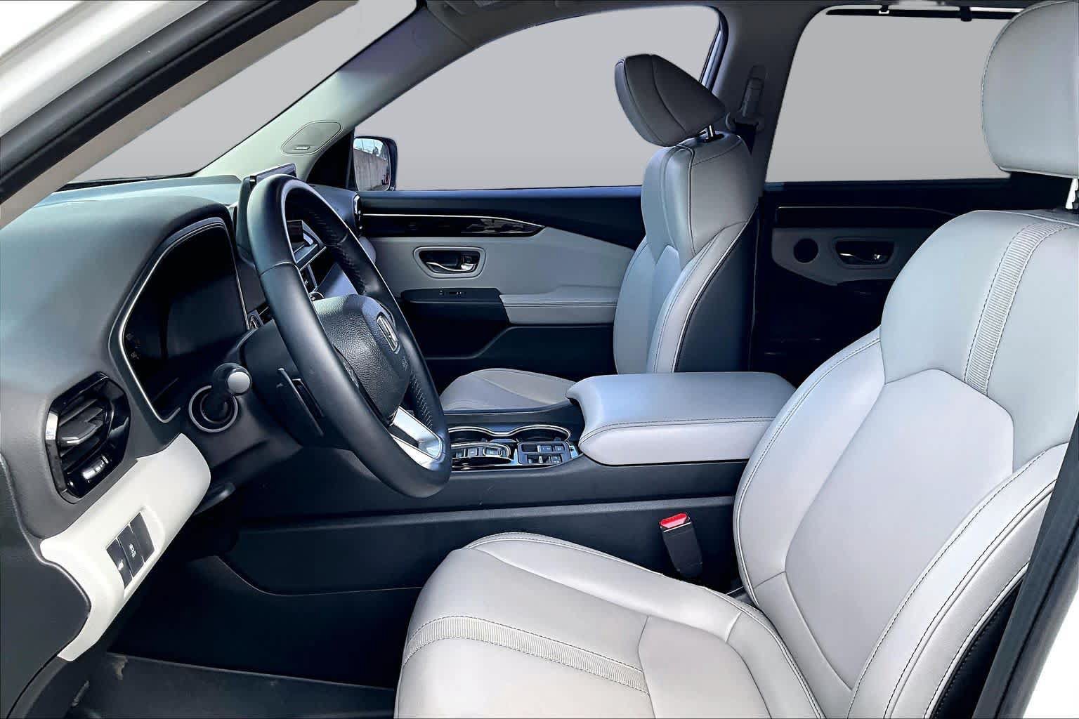Used 2023 Honda Pilot Touring image 8