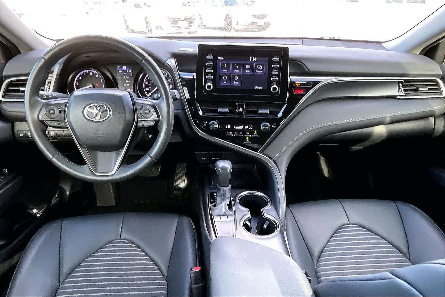 Used 2022 Toyota Camry SE FWD image 10
