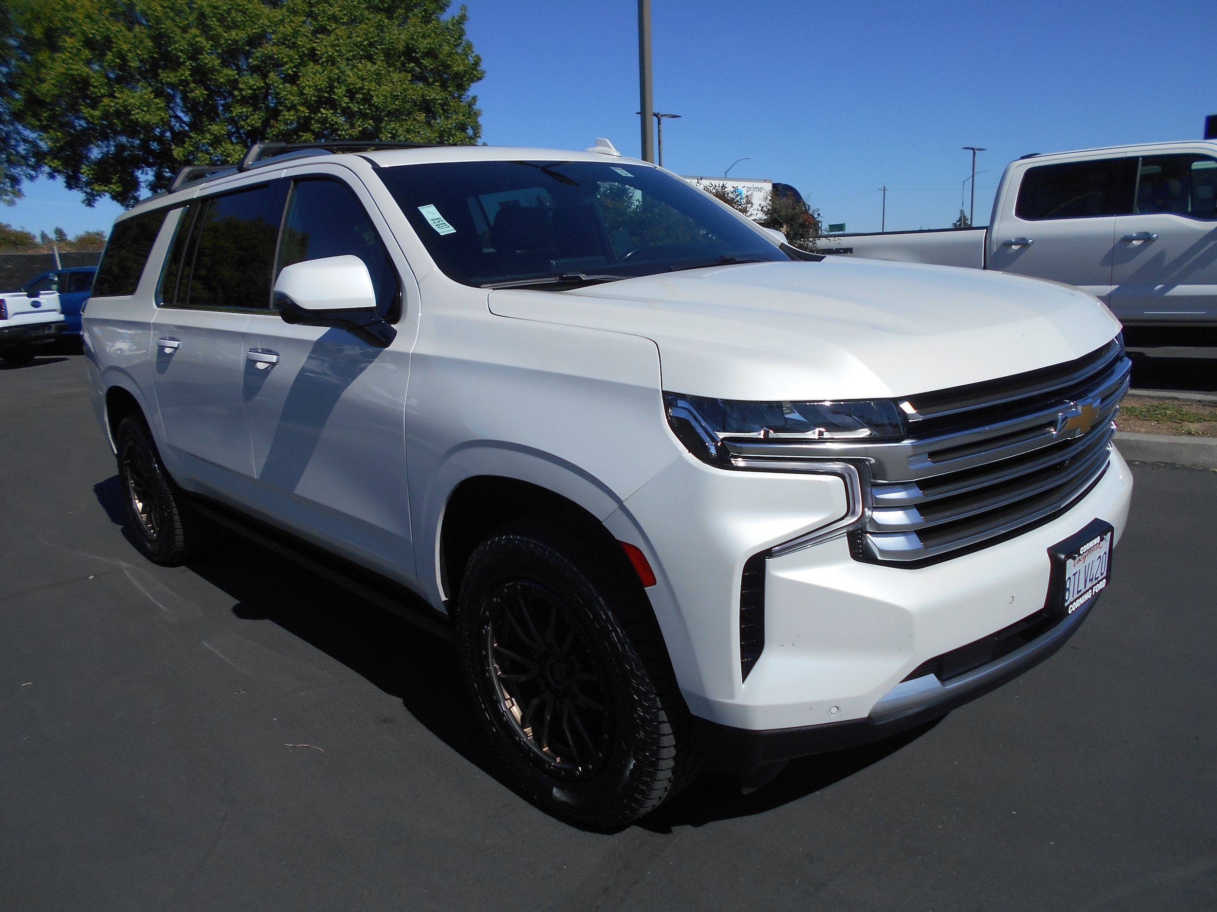 Used 2021 Chevrolet Suburban High Country w/ Premium Package AWD/4WD image 4