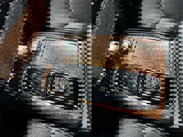 Used 2022 Nissan Armada SL w/ Captain's Chairs Package image 20