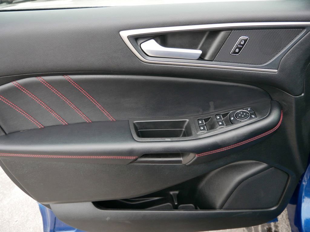 Certified 2023 Ford Edge ST-Line w/ Class II Trailer Tow Package image 9