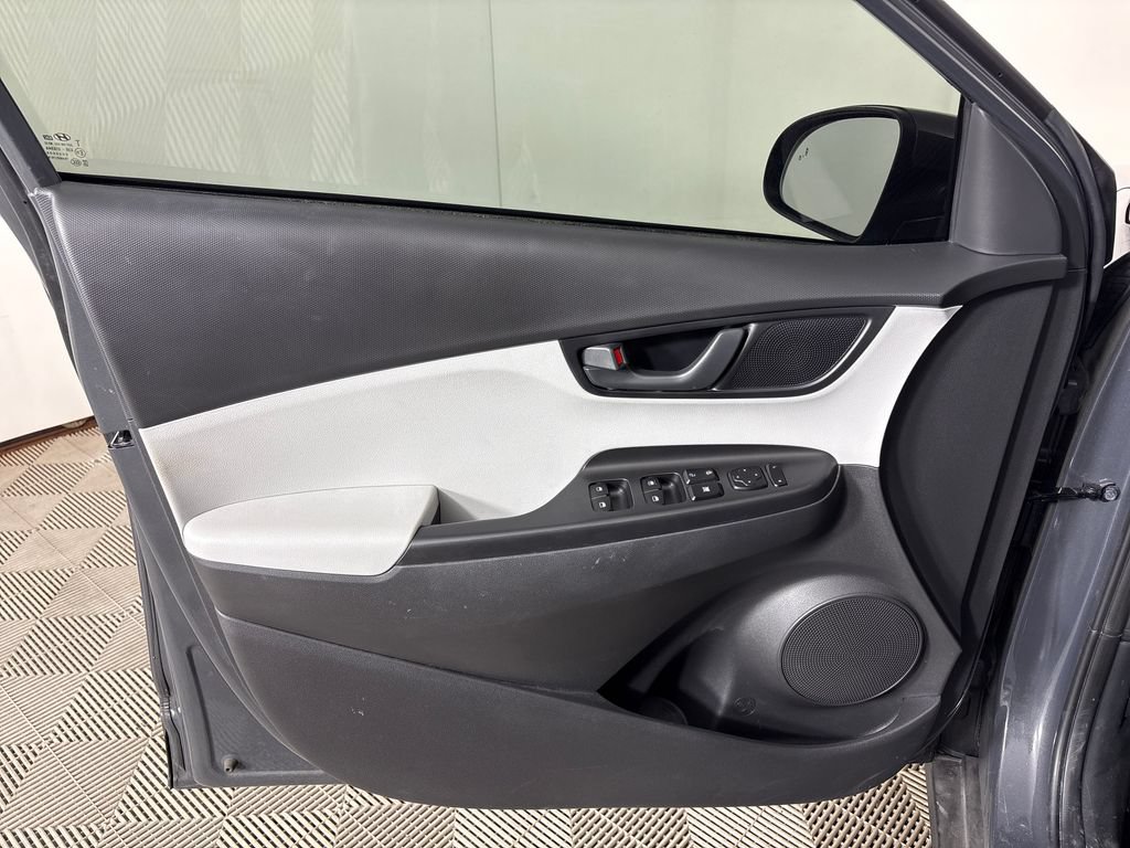 Used 2023 Hyundai Kona SE AWD/4WD image 30