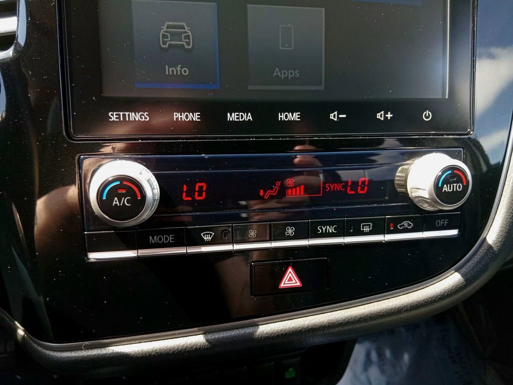 Used 2020 Mitsubishi Outlander SE AWD/4WD image 21