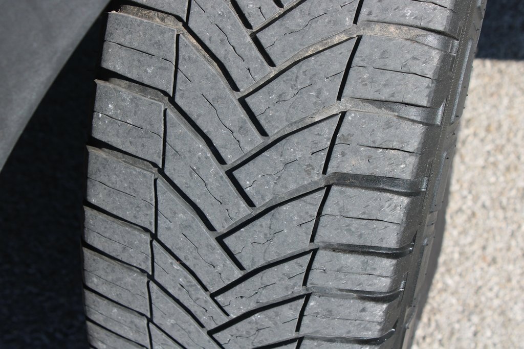 Certified 2021 Ford Transit 250 Medium Roof w/ Load Area Protection Package image 22