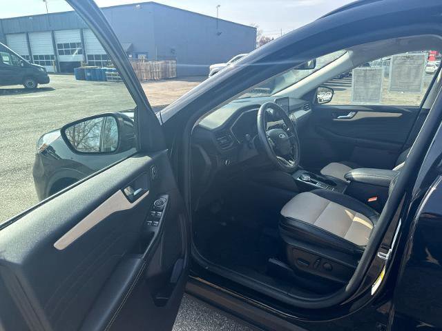 Certified 2022 Ford Escape Titanium w/ Titanium Elite Package AWD/4WD image 6