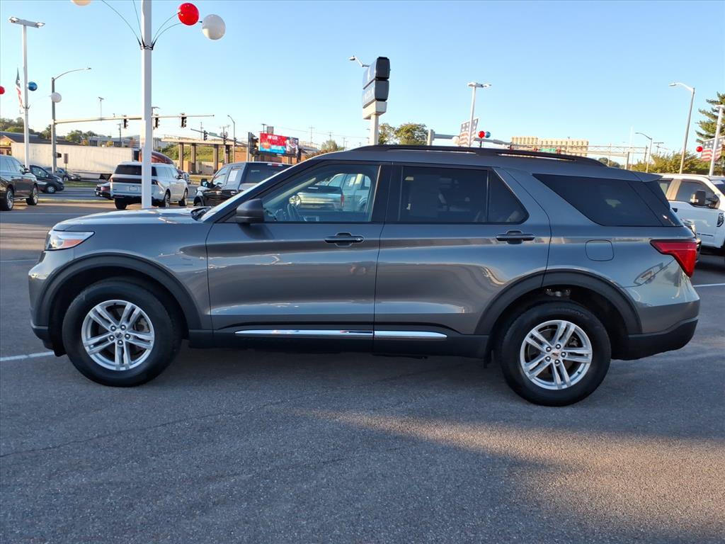 Certified 2024 Ford Explorer XLT w/ Equipment Group 202A AWD/4WD image 2