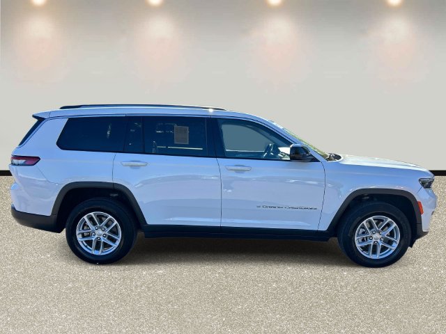 Used 2022 Jeep Grand Cherokee L Laredo w/ Luxury Tech Group I AWD/4WD image 4