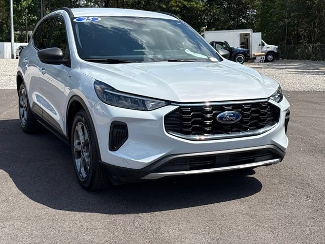 Certified 2025 Ford Escape ST-Line FWD image 1