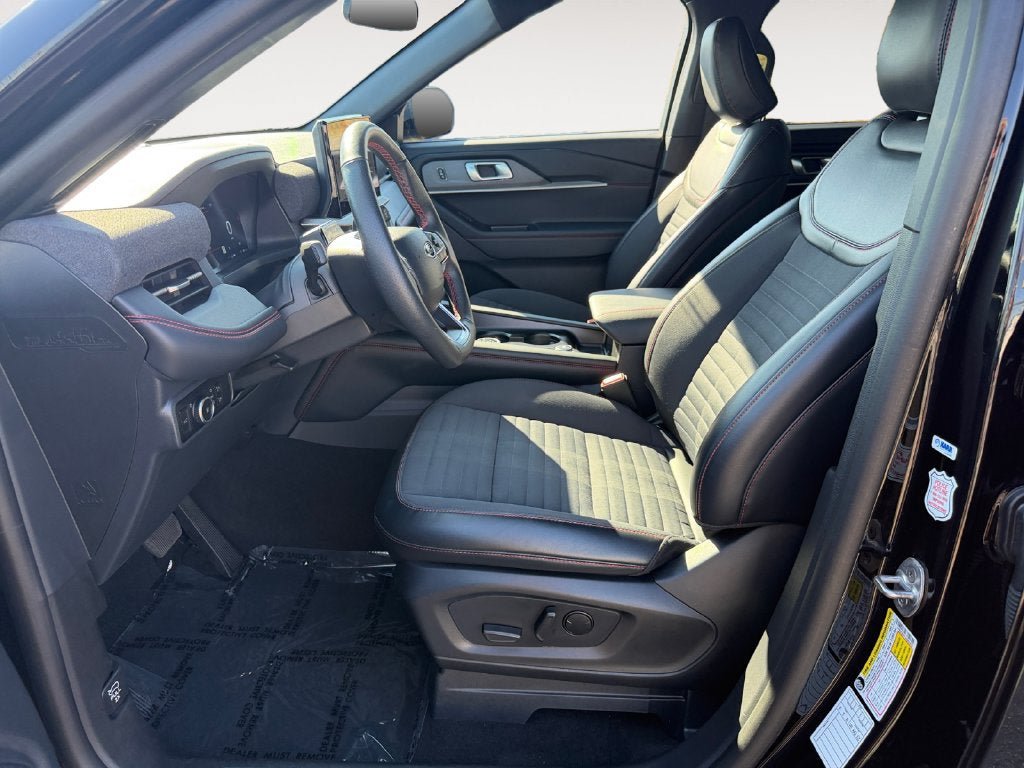 Certified 2025 Ford Explorer ST-Line w/ ST-Line Street Pack AWD/4WD image 7