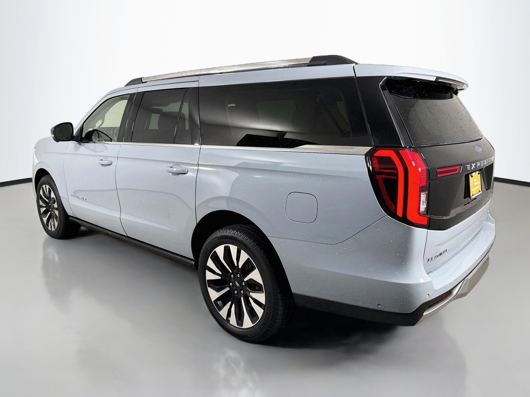 Certified 2025 Ford Expedition Max Platinum w/ Driver's Package AWD/4WD image 10