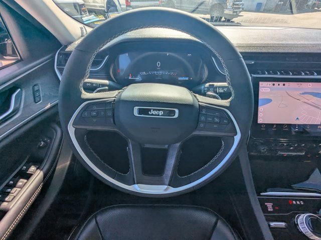 Used 2023 Jeep Grand Cherokee L Limited w/ Luxury Tech Group II image 18