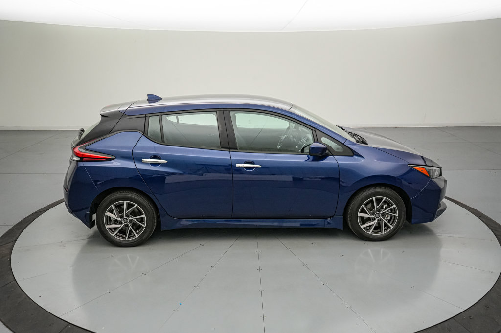 Used 2025 Nissan Leaf S FWD image 3
