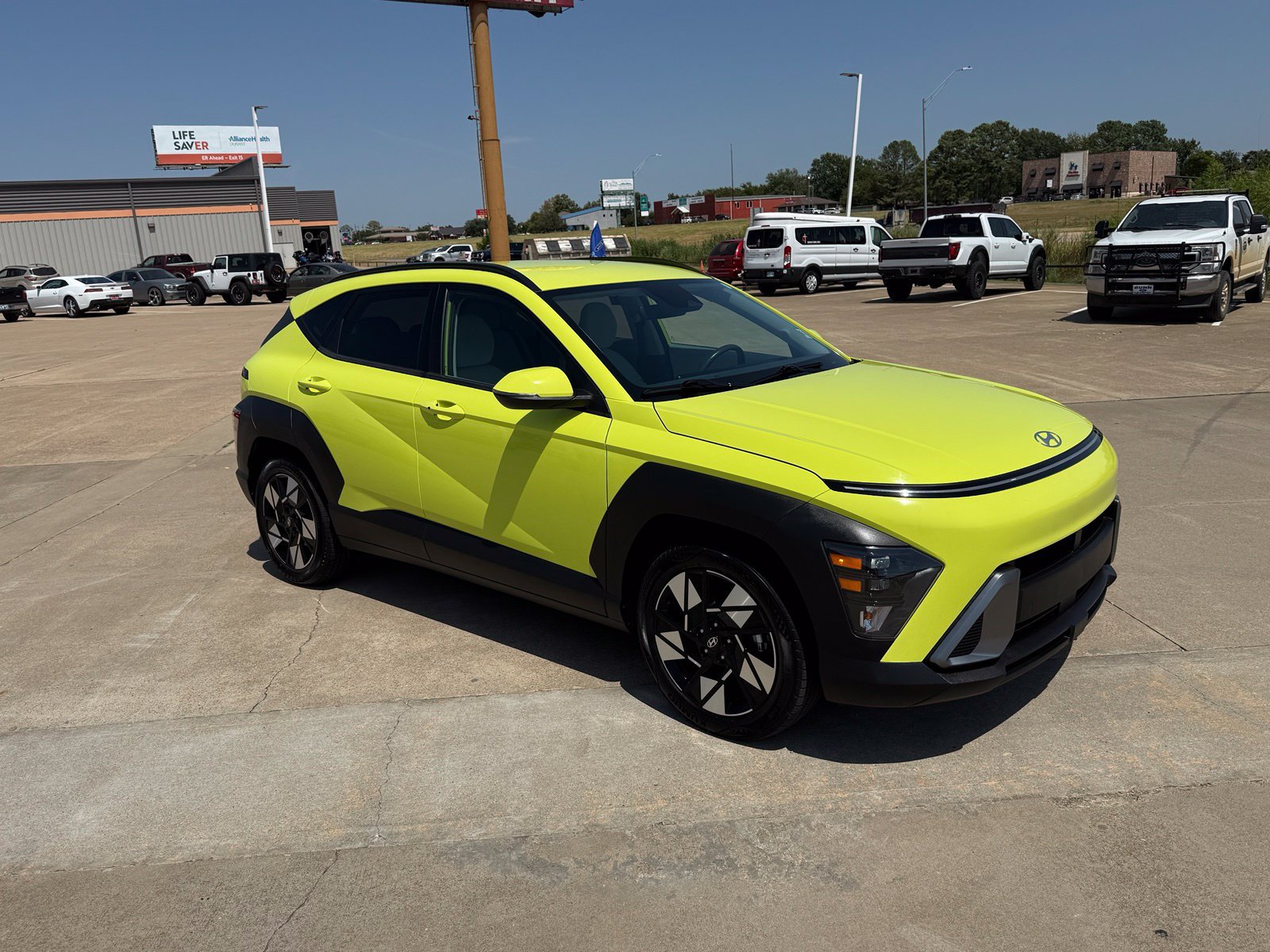 Used 2025 Hyundai Kona SEL FWD image 3