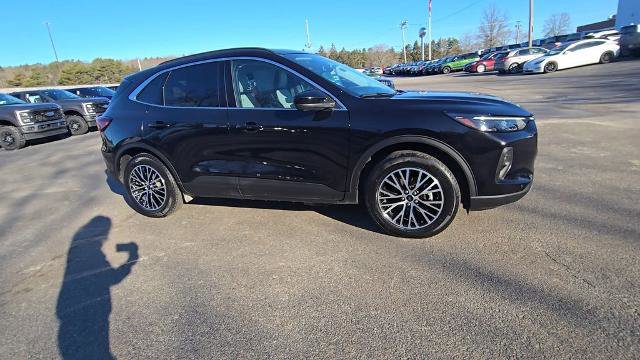 Certified 2025 Ford Escape PHEV w/ PHEV Premium Package image 9