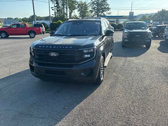 Certified 2025 Ford Expedition Active AWD/4WD image 47