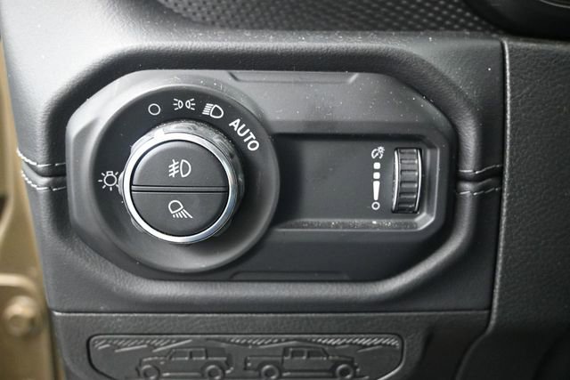 Used 2025 Jeep Gladiator Rubicon w/ Convenience Group AWD/4WD image 7