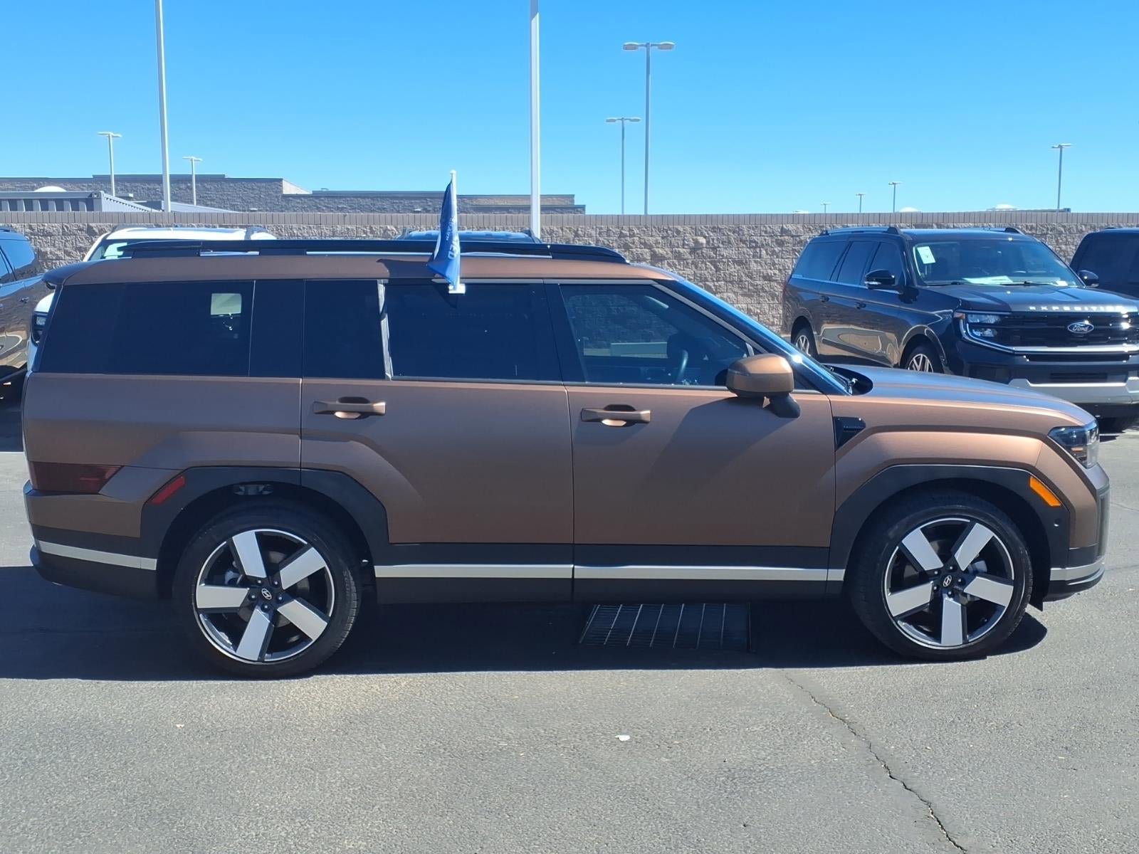 Used 2025 Hyundai Santa Fe Limited AWD/4WD image 3