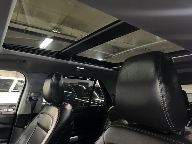 Certified 2022 Ford Explorer Limited w/ Limited Technology Package AWD/4WD image 16