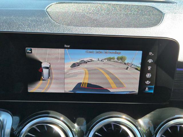 Used 2023 Mercedes-Benz GLB 250 w/ Premium Package image 19