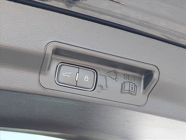 Certified 2023 Ford Explorer XLT RWD image 16