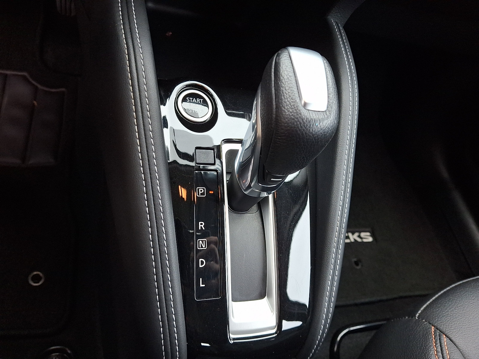 Used 2019 Nissan Kicks SR w/ SR Premium Package FWD image 16