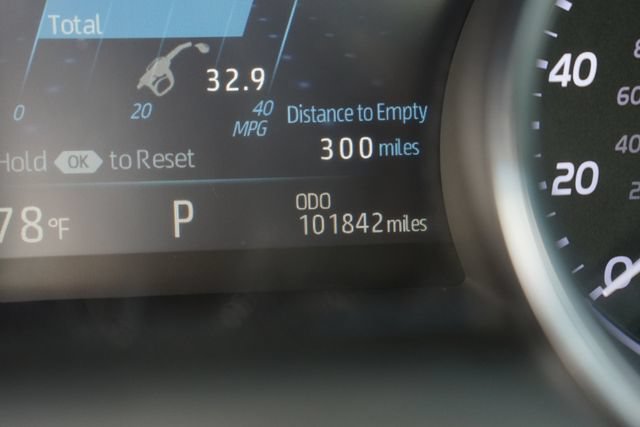 Used 2018 Toyota Camry XLE FWD image 25
