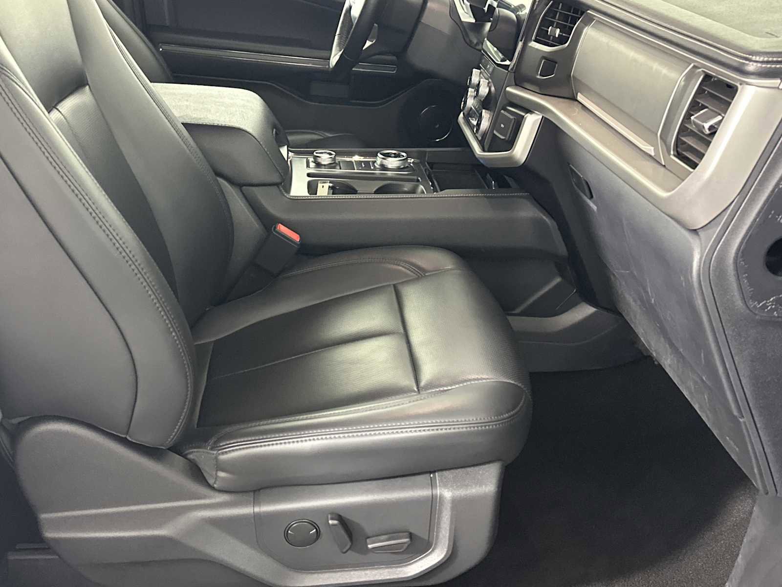 Certified 2024 Ford Expedition Max XLT image 14