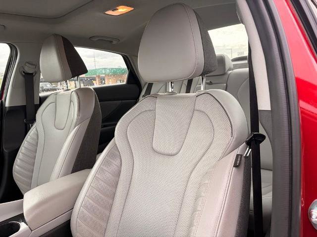 Used 2025 Hyundai Elantra Limited w/ Cargo Package image 11