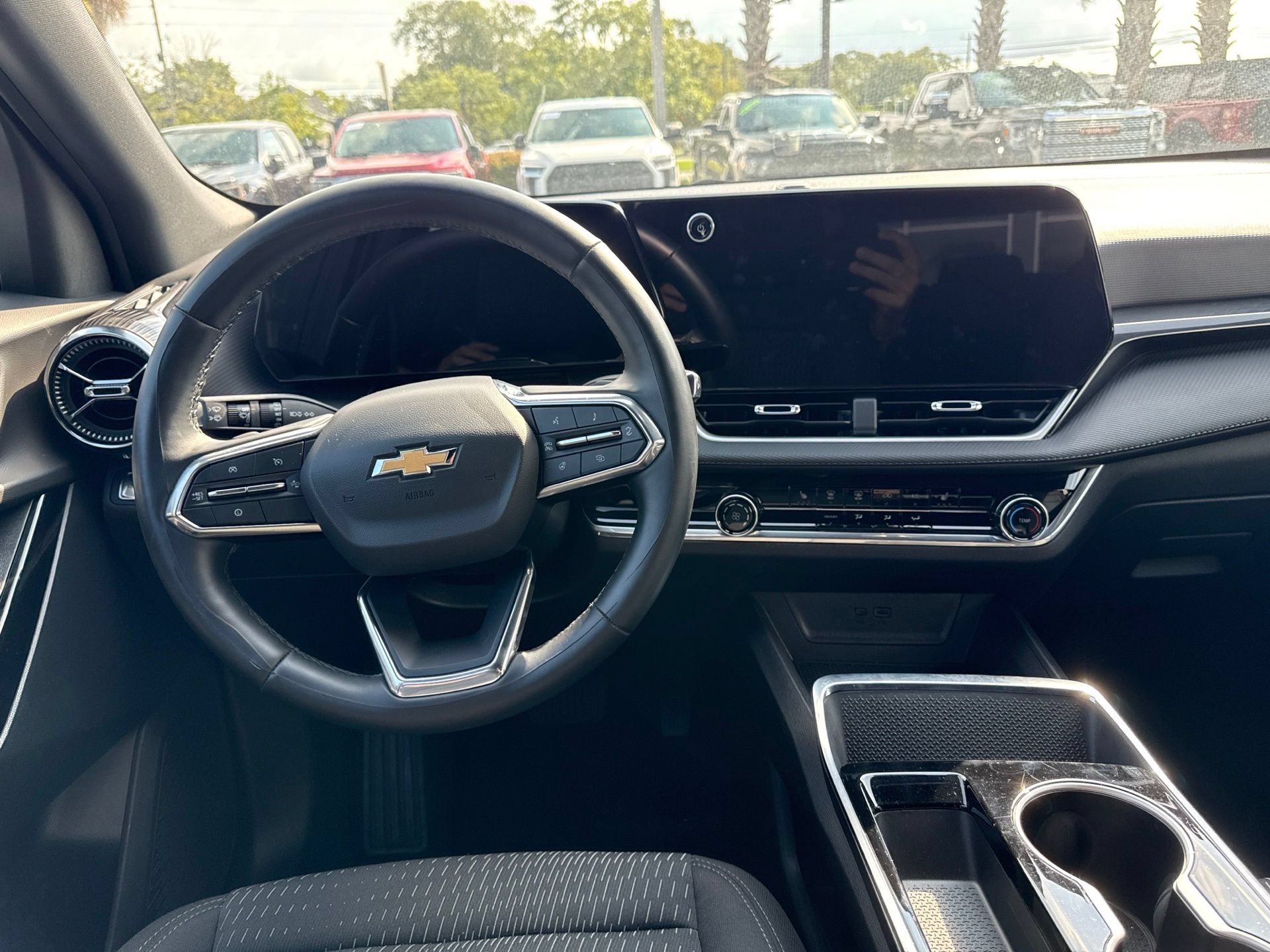 Used 2025 Chevrolet Equinox LT FWD image 12